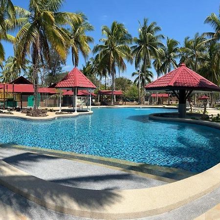 Borneo Beach & Mangrove Resort Tuaran Ngoại thất bức ảnh
